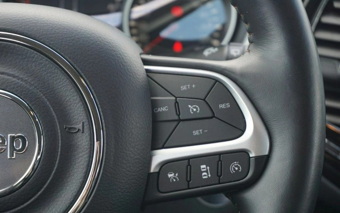 Jeep Compass cena 89900 przebieg: 119613, rok produkcji 2018 z Sieradz małe 466